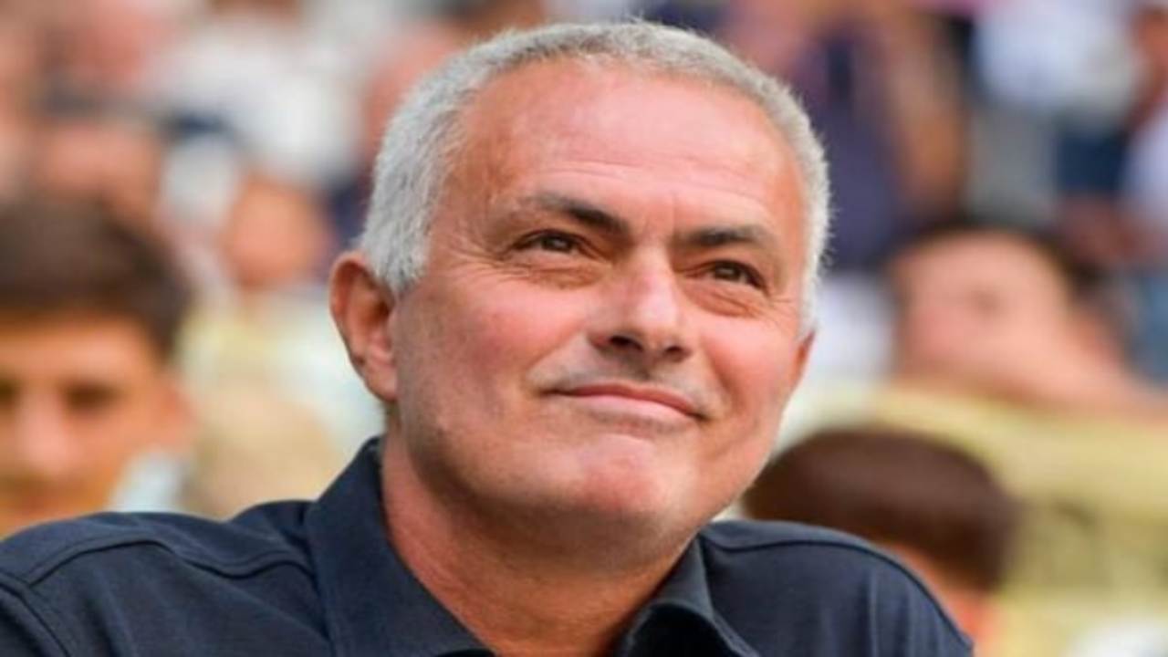 José Mourinho resta nella Roma