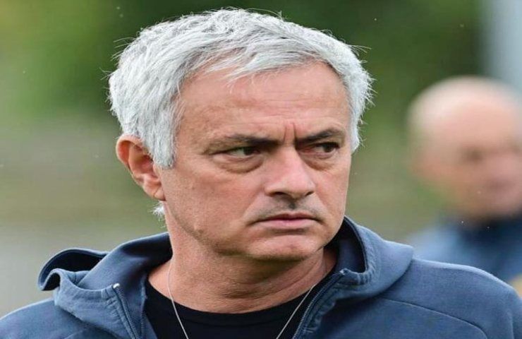 José Mourinho resta nella Roma