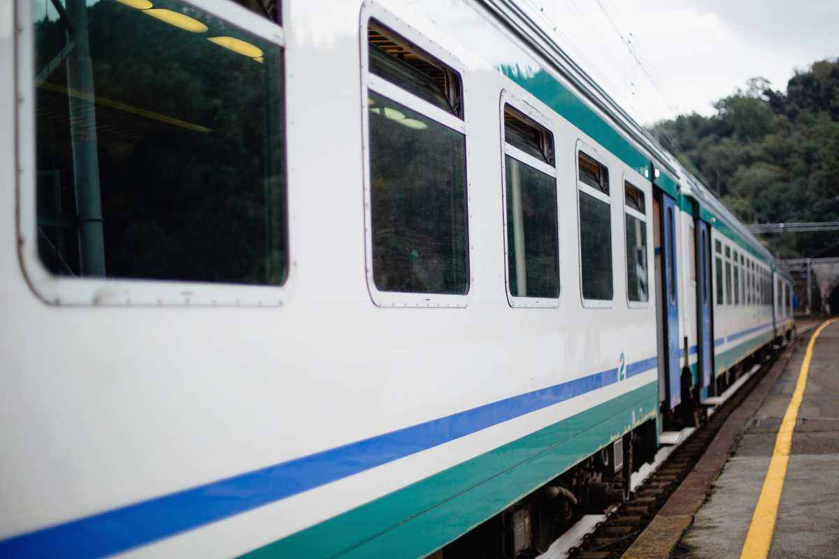 Prato investito treno morto uomo