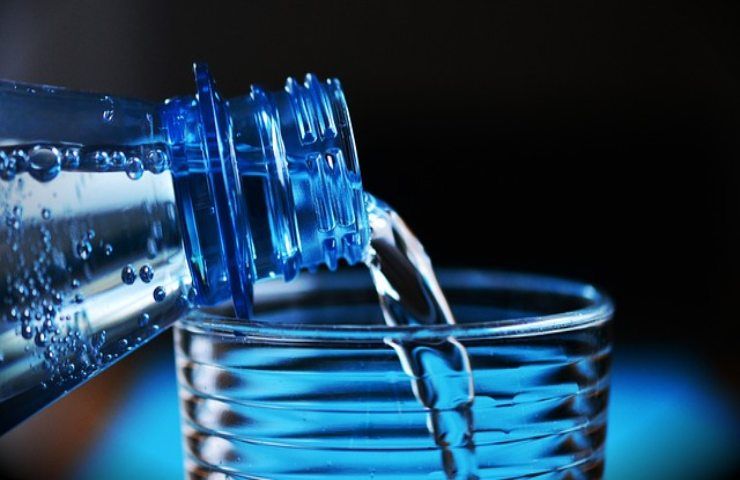 bere acqua allergia primaverile