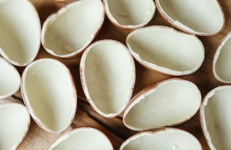uova di cioccolato a Pasqua motivi