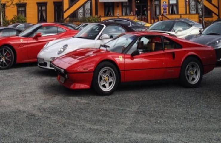 Ferrari meno costosa
