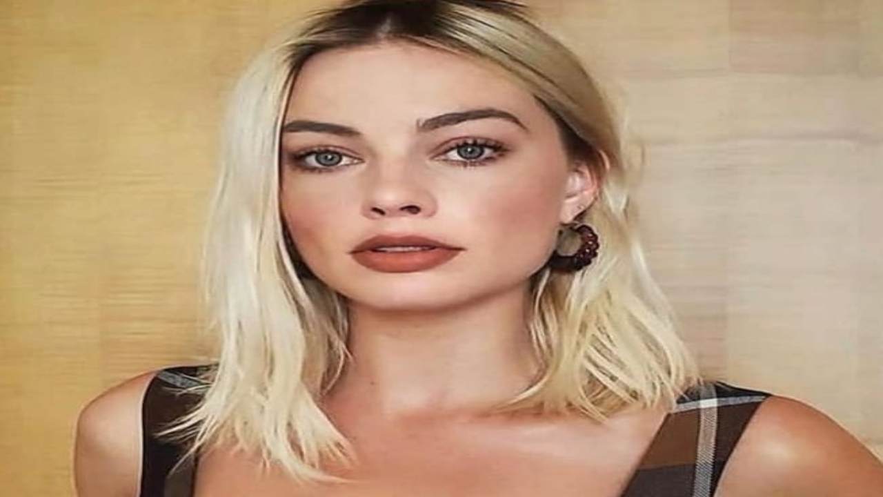Margot Robbie fisico da barbie
