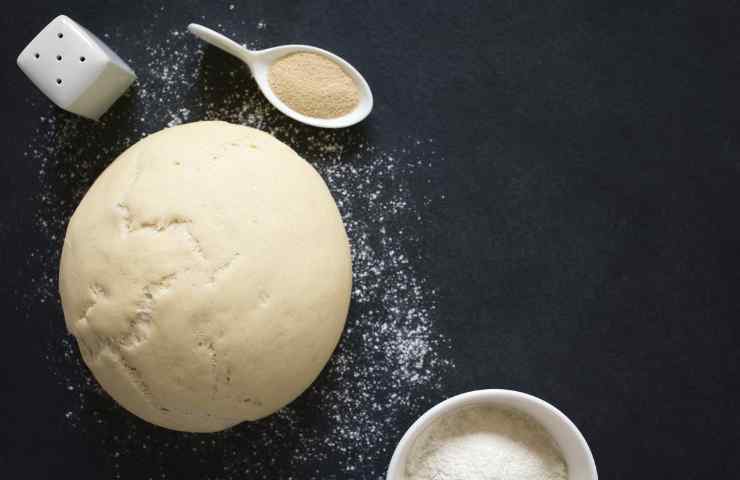 Pizza fritta napoletana