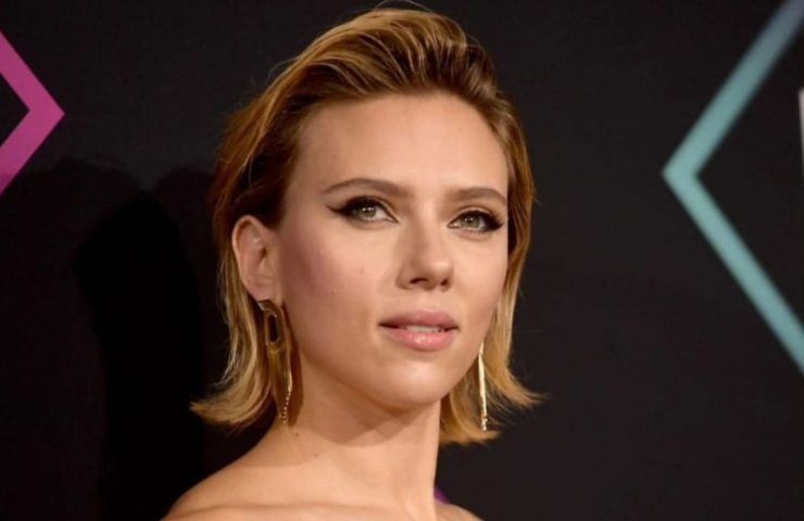Scarlett Johansson fisico