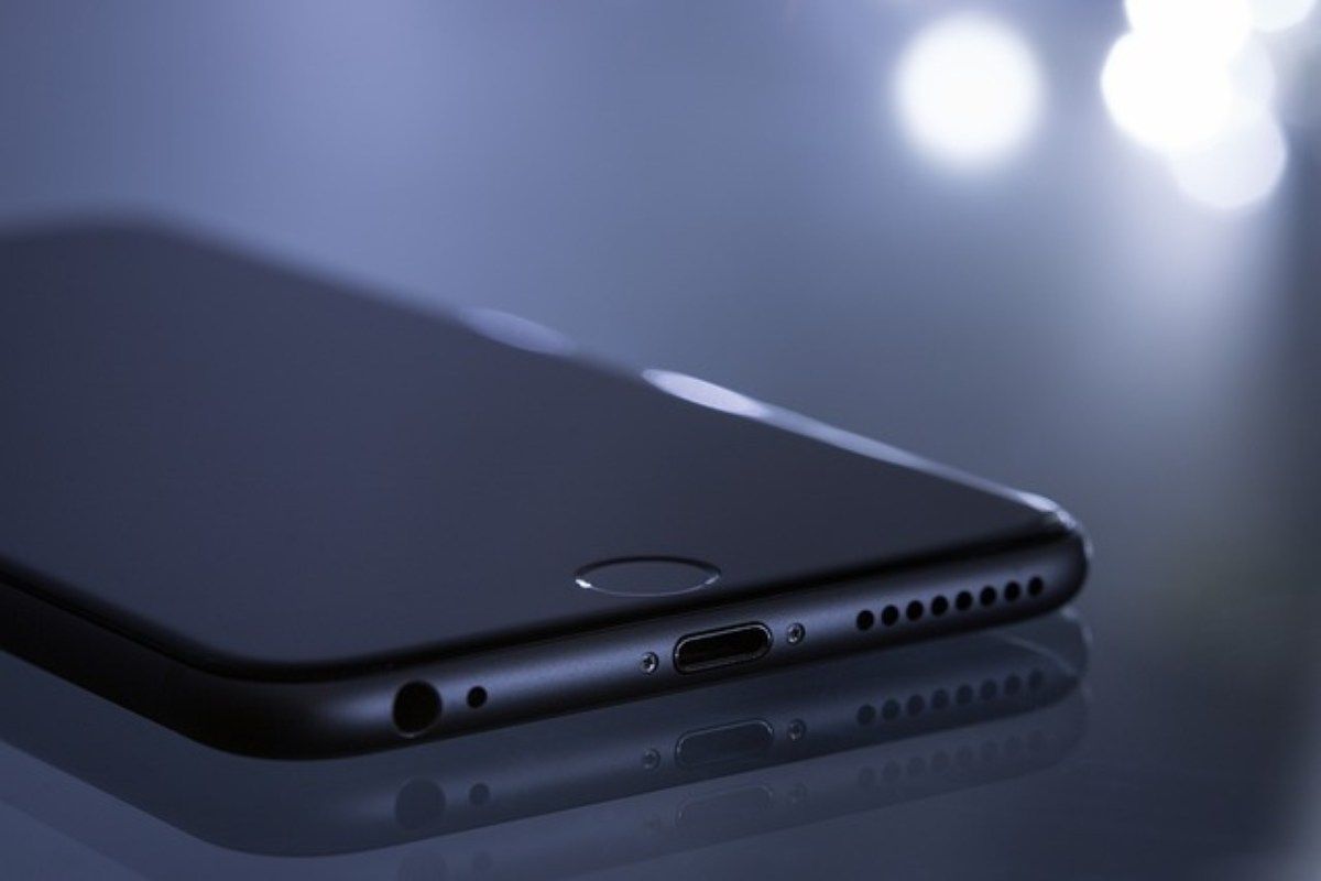 Smartphone scarico Prova il trucco dello stuzzicadenti