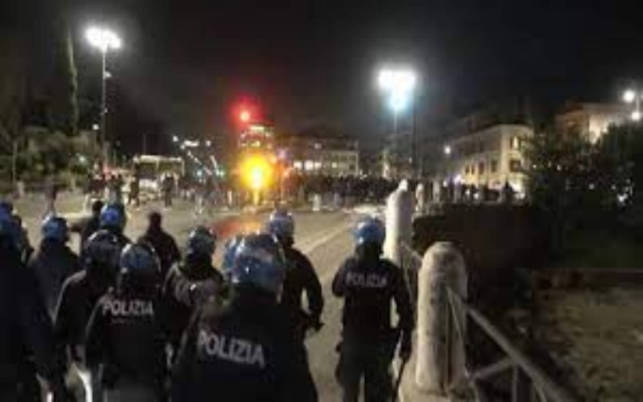 Polizia interviene su possibili scontri tra ultras