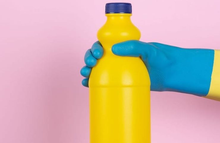 Come pulire velocemente le fughe del pavimento senza fatica