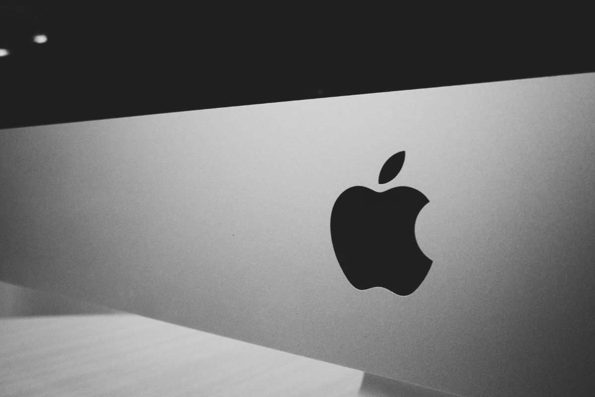 Apple logo due prodotti ritirati