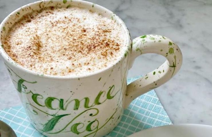 Una mela nel latte bollente