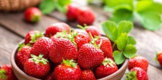 Pulire per bene le fragole