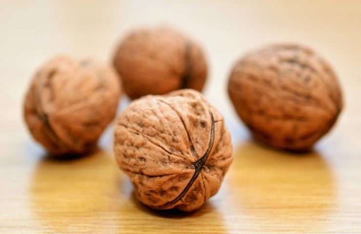 Mangi le noci tutti i giorni: gli effetti sull'organismo
