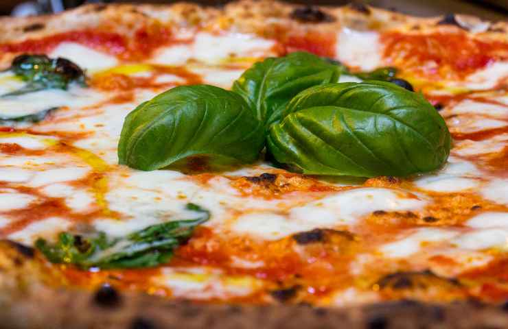 Pizza impasto "gonfiato" in pochi minuti