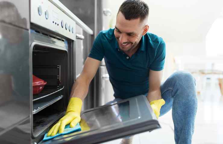 Pulire il forno