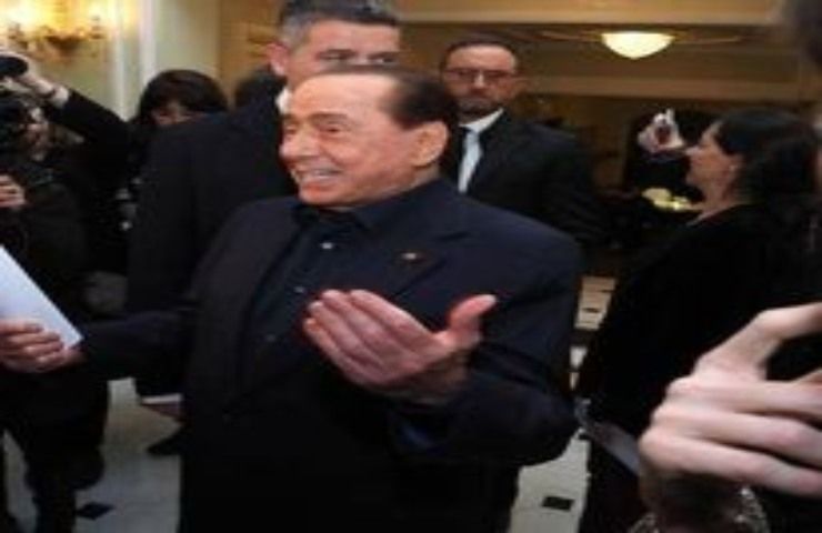 Berlusconi ricoverato da quasi un mese