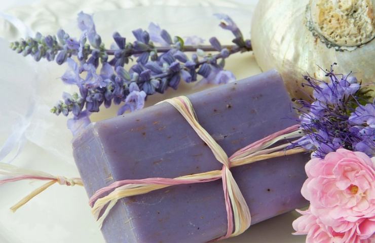 Cattivi odori nell'armadio? Eliminali così: metodo naturale