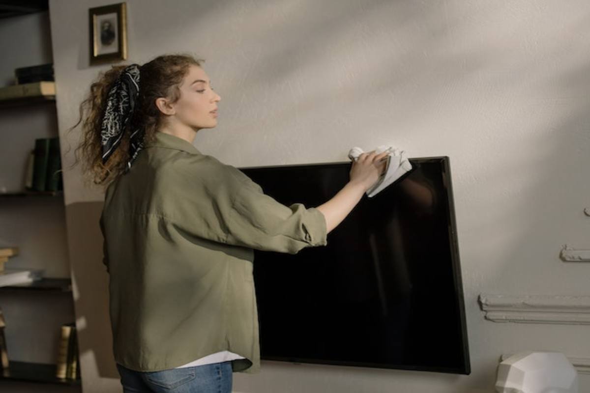 Come pulire il vetro del televisore
