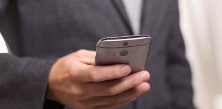 Smartphone digita tastiera accade