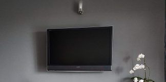 Pulire televisore macchie aloni