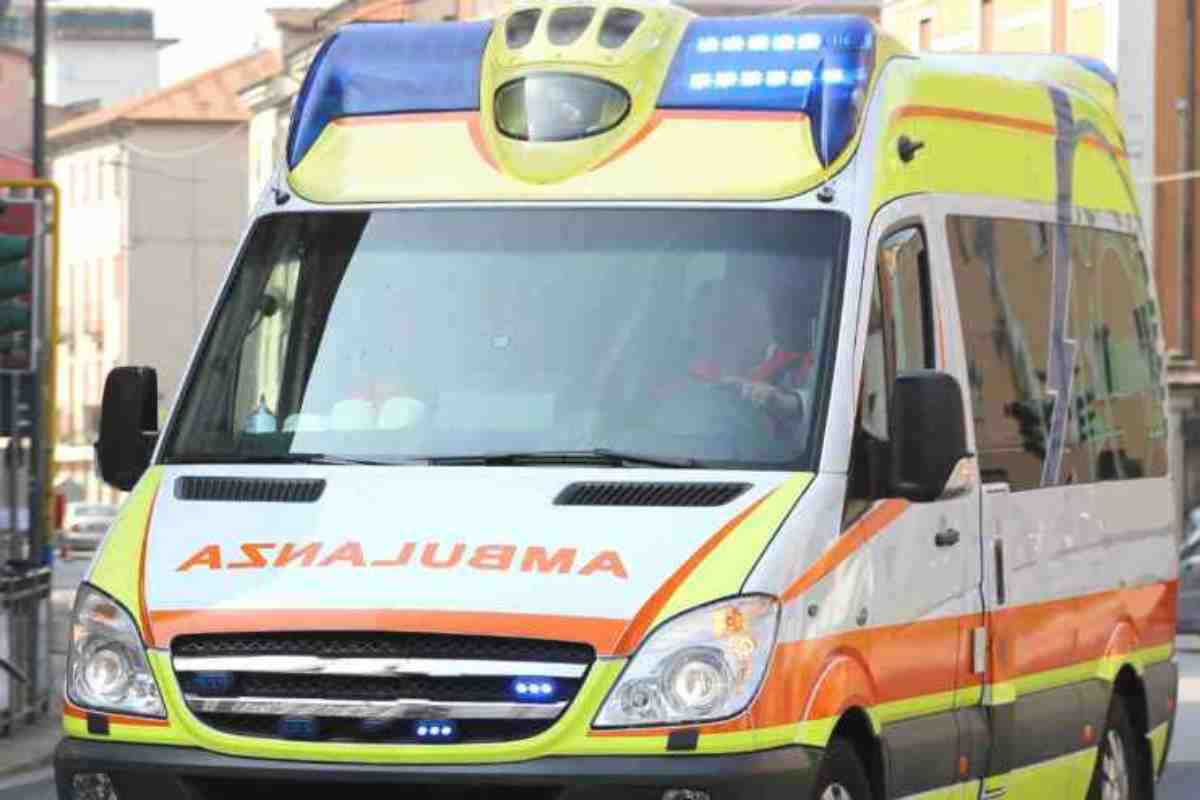 Auto esce strada provinciale 40 morto