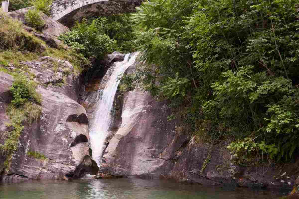 Svizzera cascata morta ragazza italiana