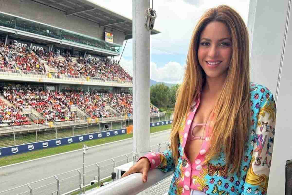 Shakira tradita da Lewis Hamilton