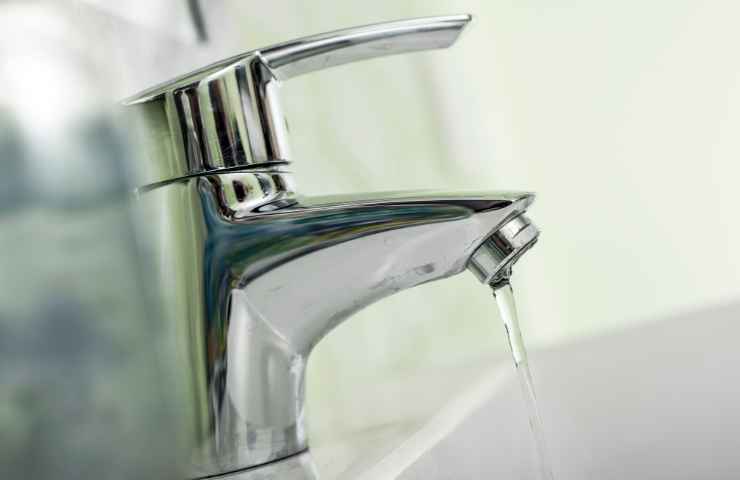 Metodo facile veloce contro calcare rubinetti
