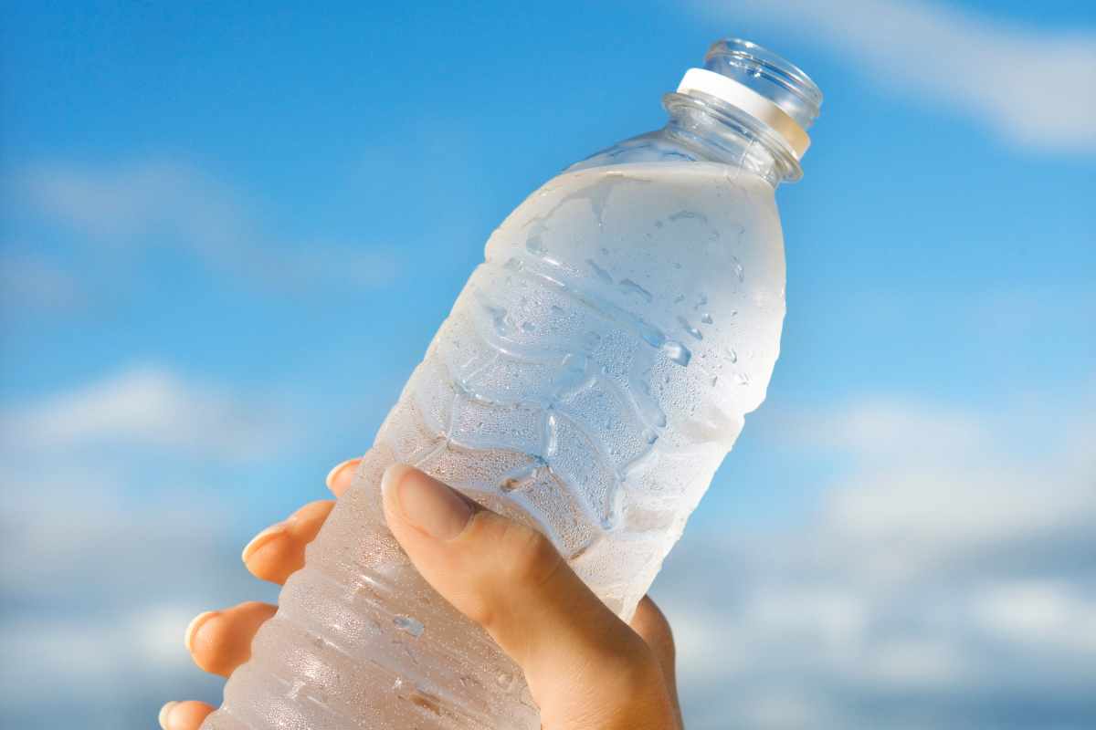 Bottiglia acqua sempre fresca metodo