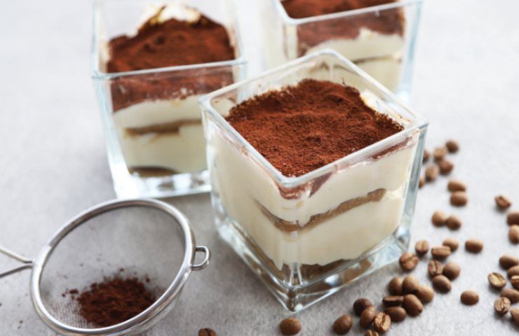 Dolce al cucchiaio semifreddotiramisù 