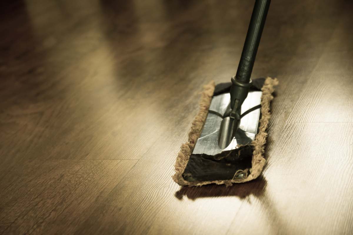 Rendere lucido pavimento casa
