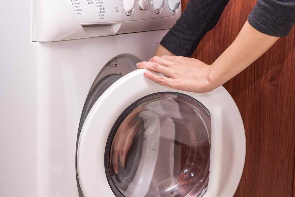 Lavare vestiti senza stirare aceto