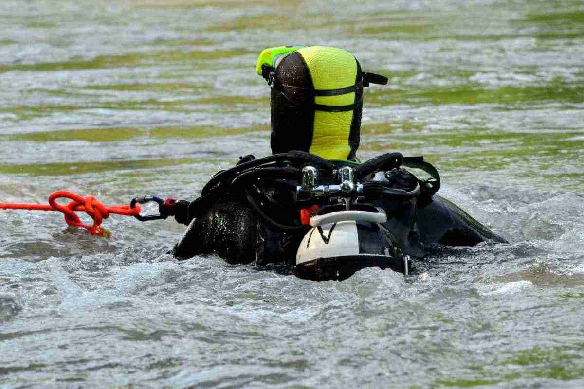 Ragazzo tuffa fiume morto davanti moglie