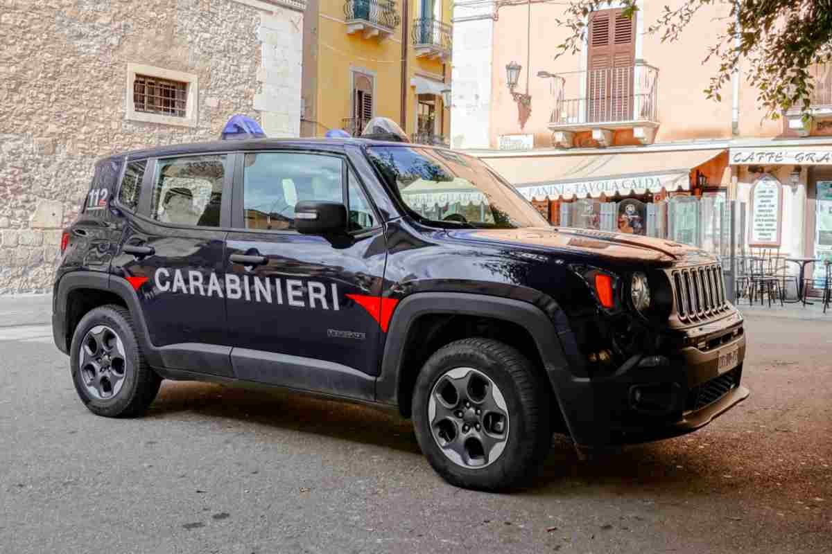 Donna morta casa amico indagini carabinieri
