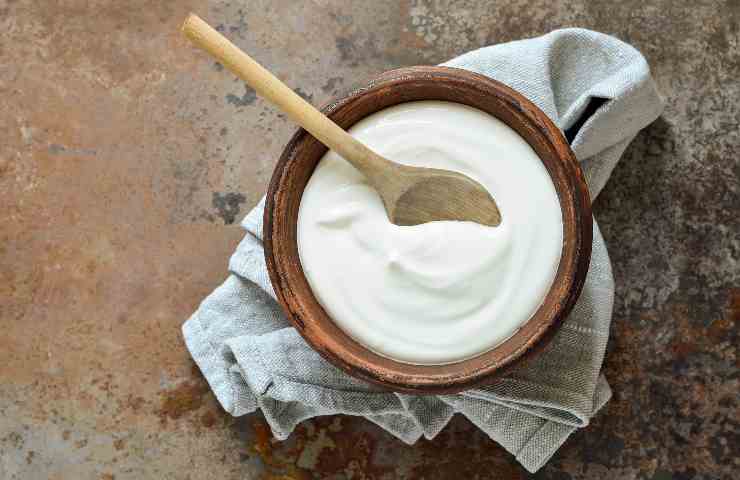 Yogurt scaduto riutilizzalo così