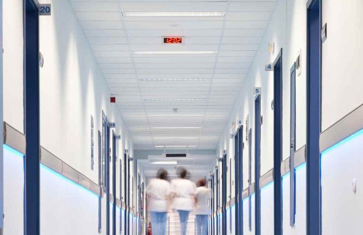 Scoppia tubo muore ospedale elettricista