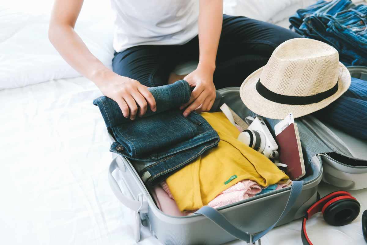 Metodo non stropicciare vestiti valigia
