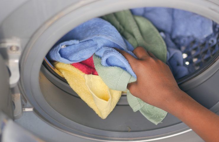 lavatrice degli asciugamani colorati