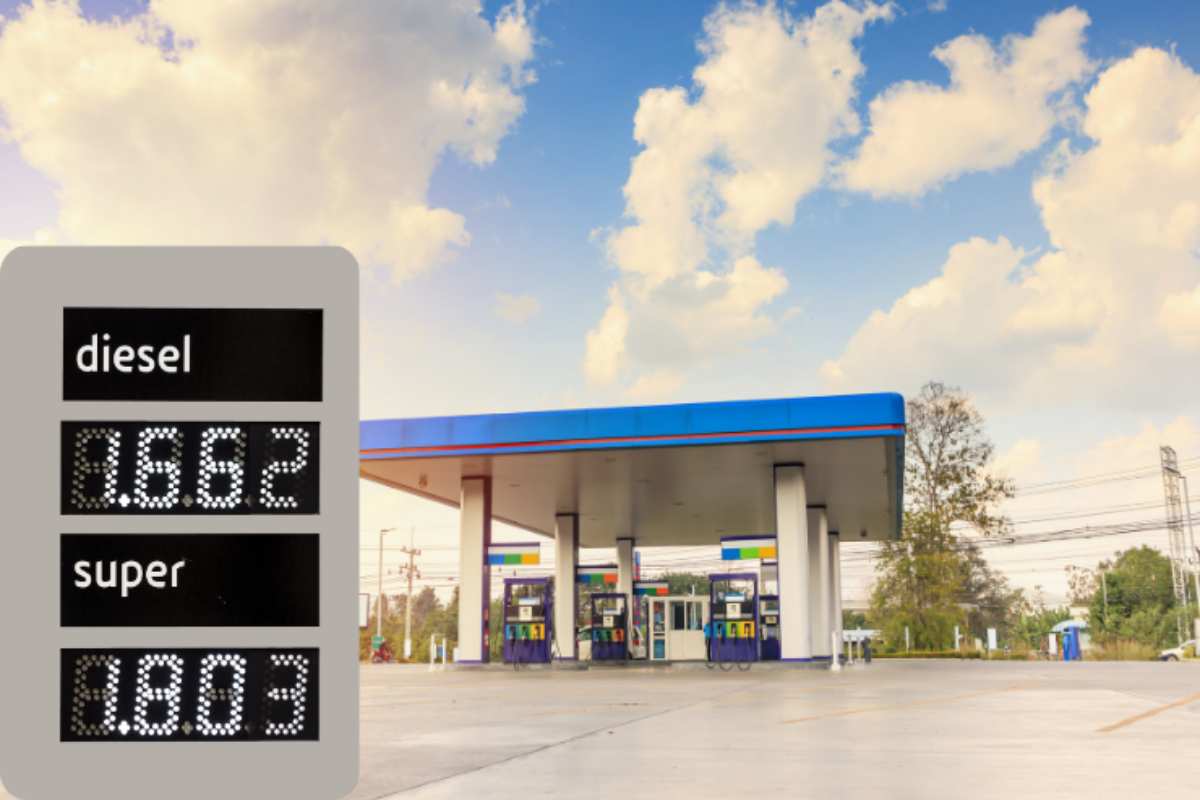 prezzi pompa benzina calano